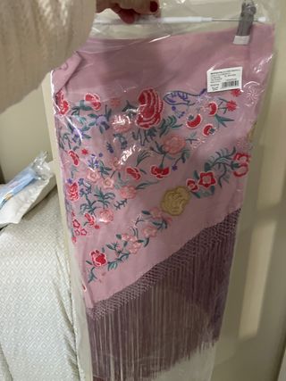 Mantoncillo de flamenca bordado