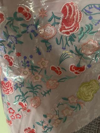 Mantoncillo de flamenca bordado