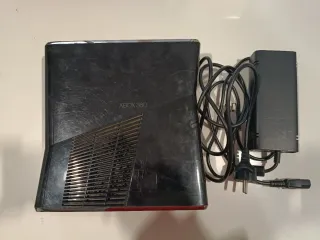 Xbox 360 con fuente de alimentación mando 6 juegos