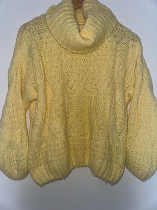 Camisola de inverno de gola alta amarela