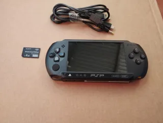 PSP Street + Memory Stick 4GB + Cavo di ricarica