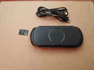 PSP Street + Memory Stick 4GB + Cavo di ricarica