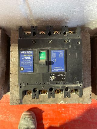 Interruptor automatico Mitsubishi NF250-SP