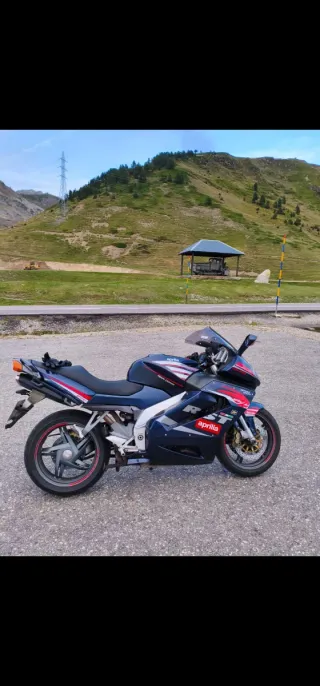 APRILIA RST MILLE FUTURA año 2004