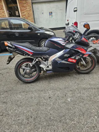 APRILIA RST MILLE FUTURA año 2004