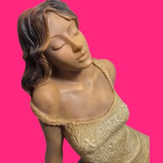 FIGURA DECORATIVA ARTS MARTIN LAURA CHICA SENTADA