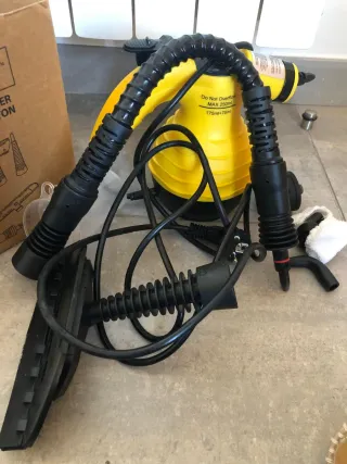 Limpiador a vapor amarillo