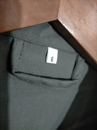 Mono de vuelo ignífugo verde.