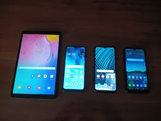 Lote de 3 Móviles y una Tablet