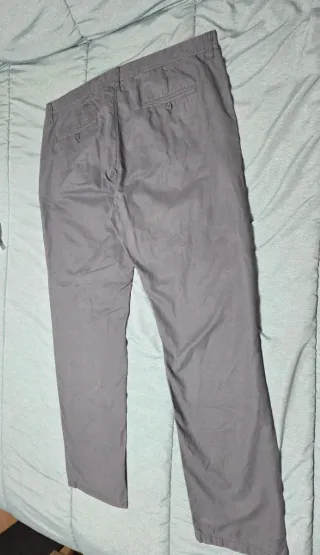 Pantalón de hombre chino gris