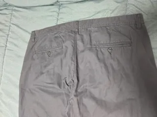 Pantalón de hombre chino gris