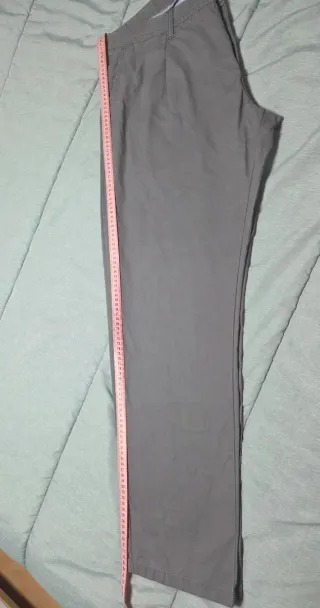 Pantalón de hombre chino gris