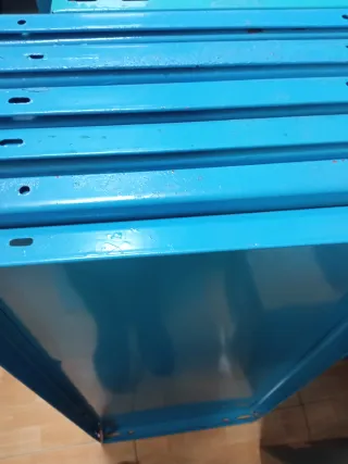 Estantería de hierro azul