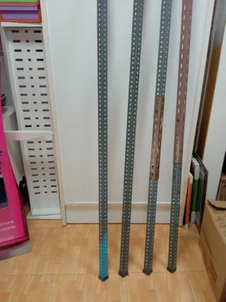 Estantería de hierro azul