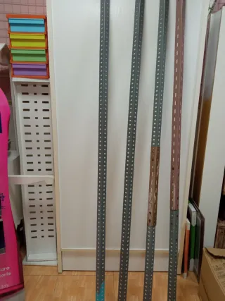 Estantería de hierro azul