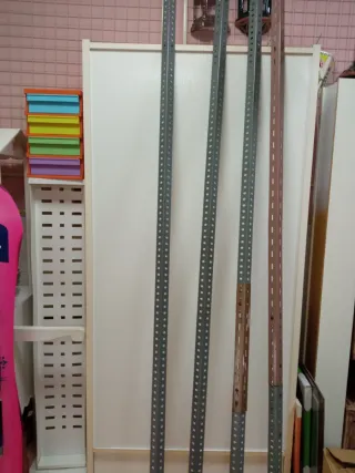 Estantería de hierro azul