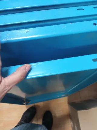 Estantería de hierro azul