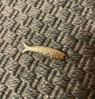 Pez de plata articulado, sirve de colgante