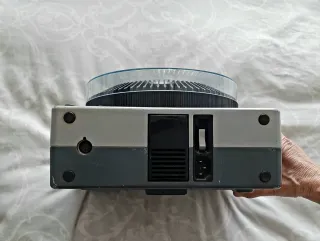 Proyector de diapositivas beige/gris