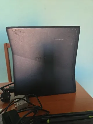 Xbox 360 con accesorios.. NO AGO ENVIOS