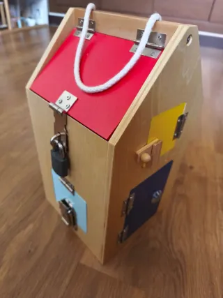 Casa Montessori con candados
