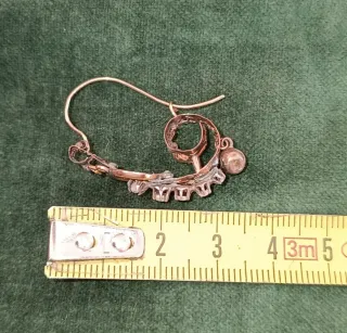 Pendientes oro bajo antiguos principios 1900