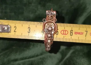 Pendientes oro bajo antiguos principios 1900