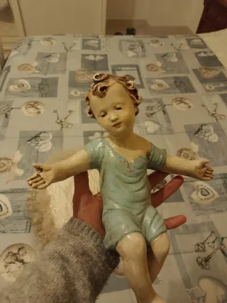 Antico Bambinello in Cemento bianco