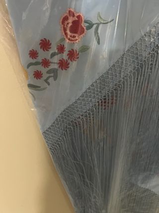 Mantoncillo de flamenca nuevo sin estrenar.