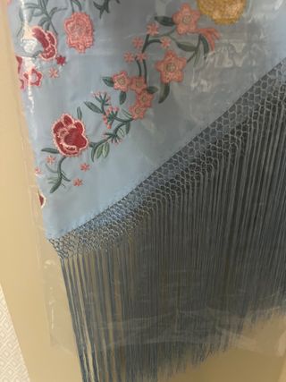 Mantoncillo de flamenca nuevo sin estrenar.