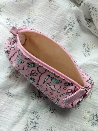 Estuche de enfermería rosa con dibujos