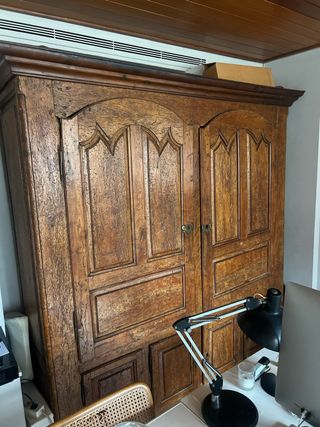 Armario antiguo de madera grande
