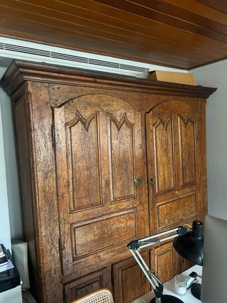 Armario antiguo de madera grande