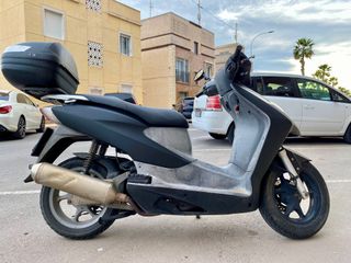 Honda Scooter 125cc negra – ITV hasta 06/2027