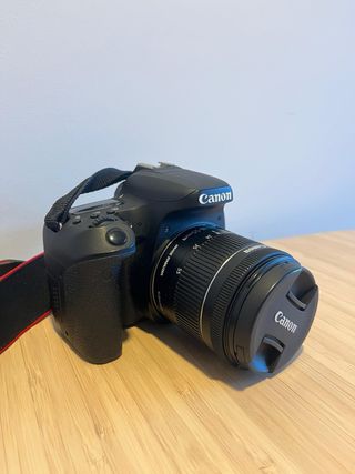 Cámara Canon EOS 77D + 2 Objetivos