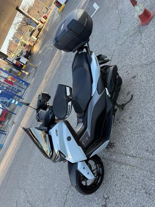 Yamaha NMAX 125 - Maxi Scooter