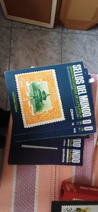 Colección sellos del mundo de los 80.