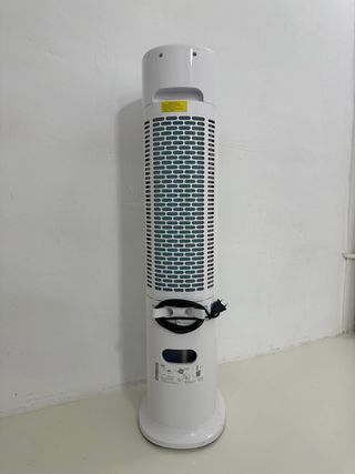 Ventilador en torre con refrigerador marca Comfee