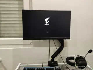 Monitor MSI Modern y BRAZO