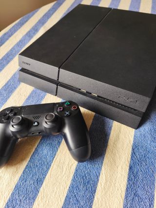 Consola PS4 Fat Negra + Mando
