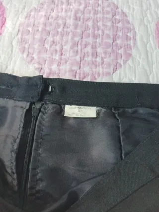 Falda negra tamaño medio-largo, talla 44