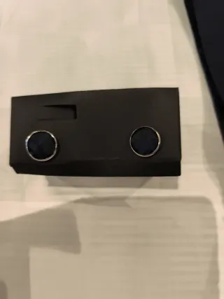 Corbata juego con botones y pañuelo