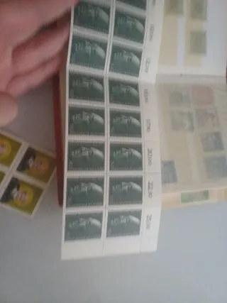 200 sellos alemanes anteriores al muro de Berlín.