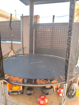 Cama elástica con red de seguridad