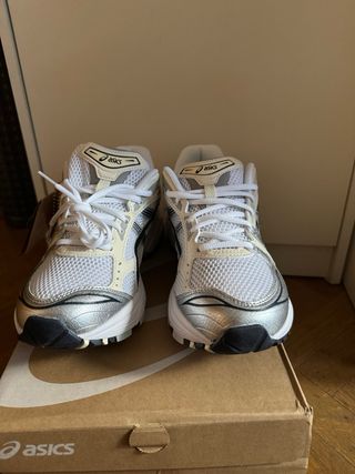 ASICS Kayano 14 T.43,5 Beige/Plateado/Blanco – C