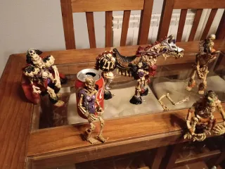 Skeleton warriors, varias figuras