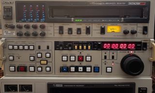 DOS EDITORAS DE VIDEO SONY Y GRABADORA SONY