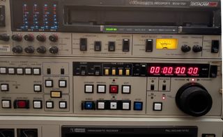 DOS EDITORAS DE VIDEO SONY Y GRABADORA SONY