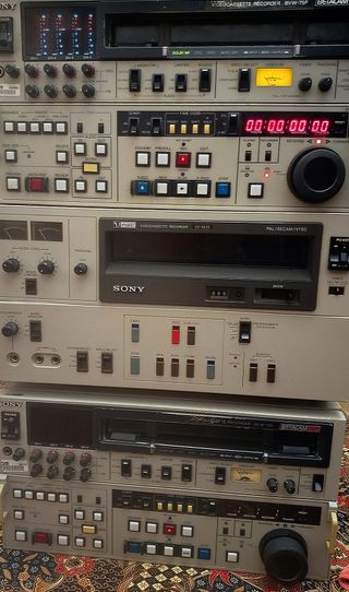DOS EDITORAS DE VIDEO SONY Y GRABADORA SONY