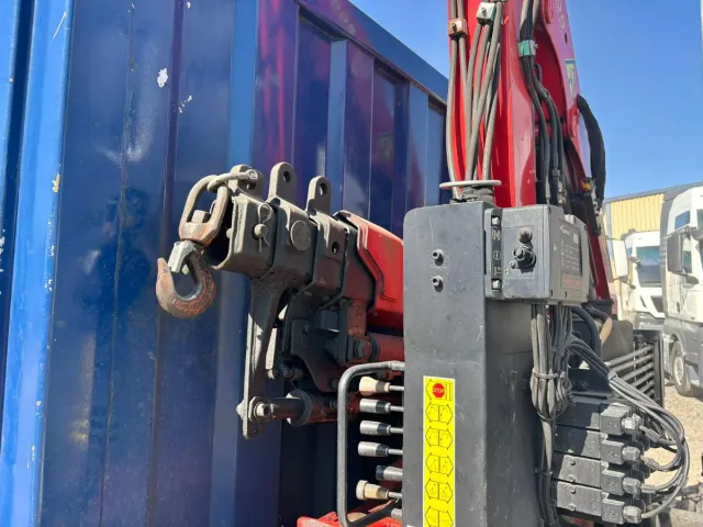 CAMION GRUA RENAULT MIDLUM 220 DCI